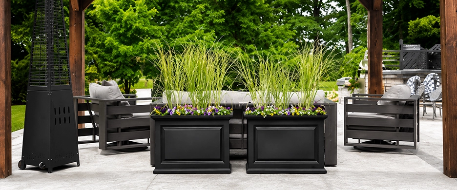 USE COMMERCIAL PLANTERS TO ADD FUNCTIONALITY, FLOW AND AMBIENCE TO YOUR SPACE